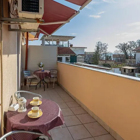 公寓 Lovely In With Wifi 卓得诺沃